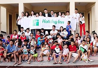 As part of the hotel’s merit making initiatives, Supattra Rojjanateep, director of sales and marketing of the Holiday Inn Pattaya led a team of eighteen staff from her department on a re-visit to the Pattaya Orphanage recently. The group had a most fulfilling day, caring and playing with the children in the nursery. A dinner was hosted for the older children and donations were made towards the welfare of the kids.